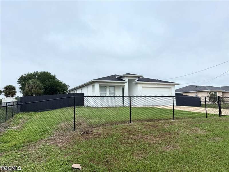 3 bedroom SingleFamilyResidence at 3006 40th St SW, Lehigh Acres, Lehigh Acres — photo 1