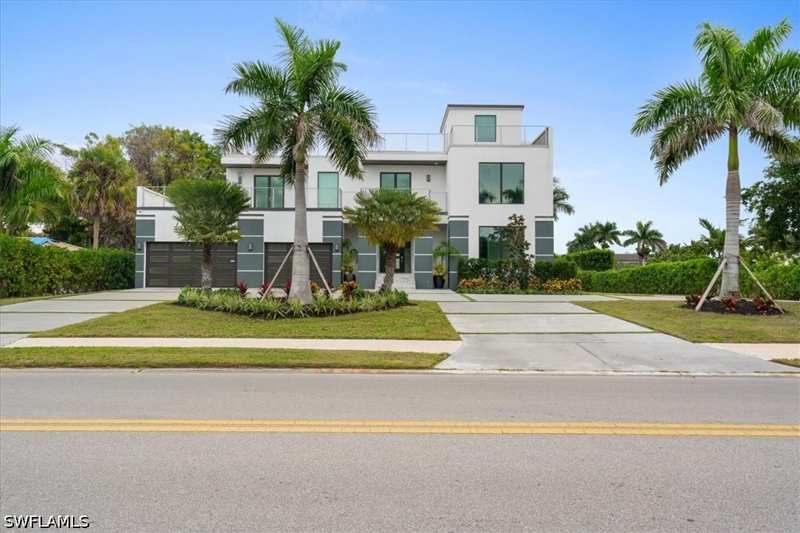 4 bedroom SingleFamilyResidence at 3800 Crayton Rd, Park Shore, Naples — photo 1