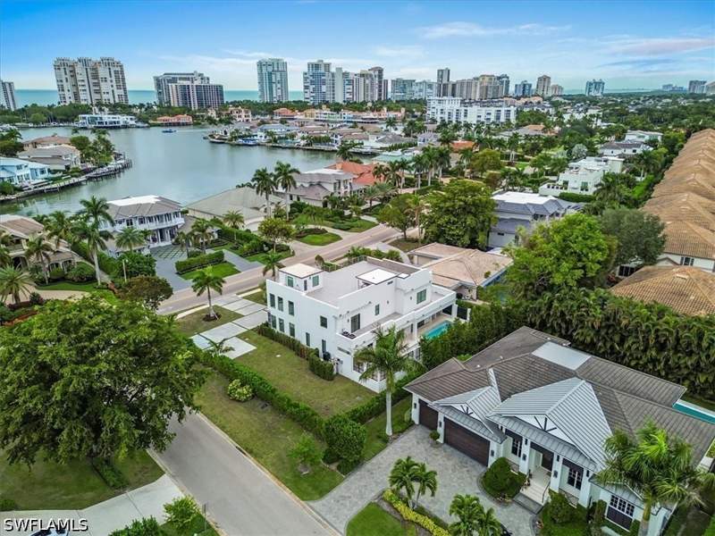 4 bedroom SingleFamilyResidence at 3800 Crayton Rd, Park Shore, Naples — photo 4