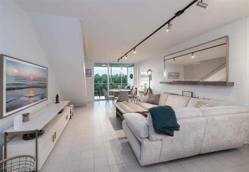 2 bedroom Condominium at 5 Bluebill Ave 305 + 405, Vanderbilt Towers, Naples — photo 3
