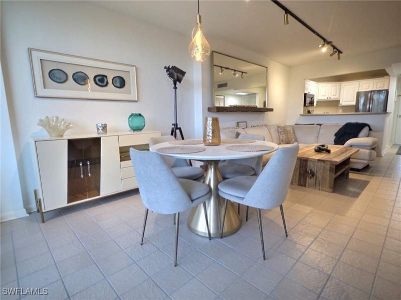 2 bedroom Condominium at 5 Bluebill Ave 305 + 405, Vanderbilt Towers, Naples — photo 5