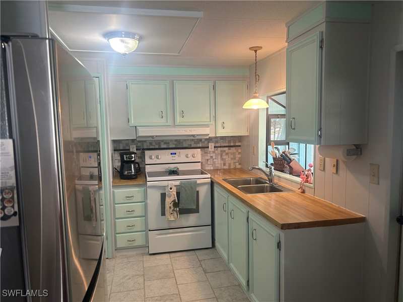 2 bedroom ManufacturedHome at 221 Indian Key Ln 254, West Wind Estates, Naples — photo 1