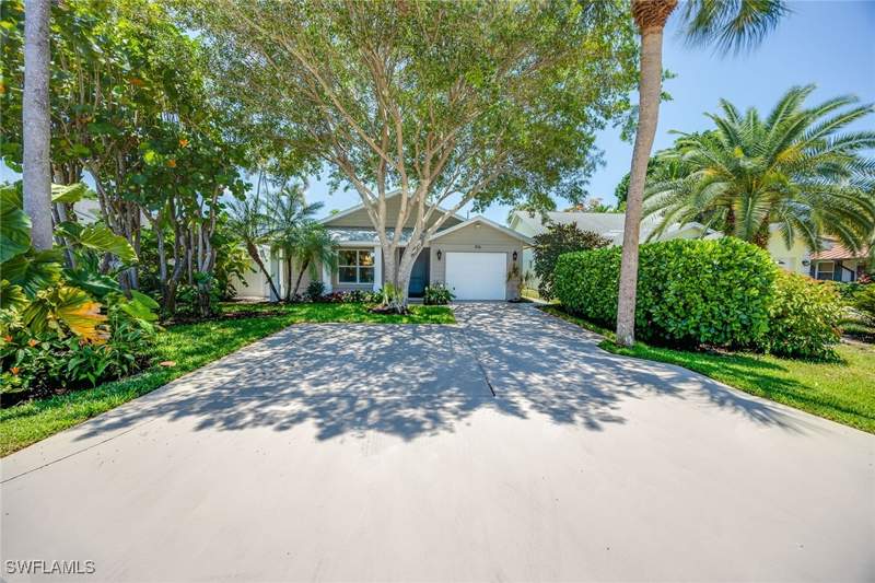 3 bedroom SingleFamilyResidence at 816 102nd Ave N, Naples Park, Naples — photo 2