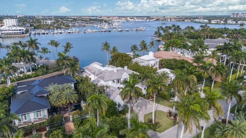 4 bedroom SingleFamilyResidence at 793 17th Ave S, Aqualane Shores, Naples — photo 2
