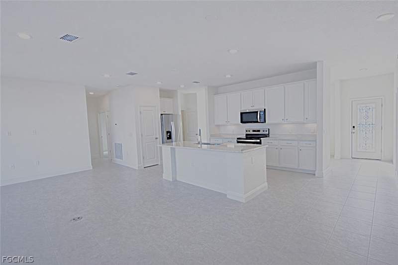 3 bedroom SingleFamilyResidence at 3529 NW 41st Pl, Cape Coral, Cape Coral — photo 4