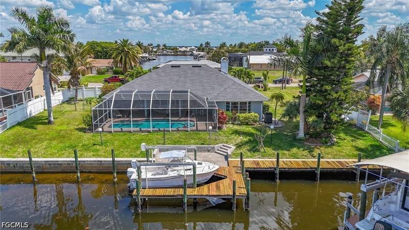 3 bedroom SingleFamilyResidence at 3316 SE 19th Pl, Palaco Grande, Cape Coral — photo 2