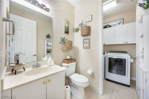 1320 Mariposa Cir 104, Naples FL - photo 18 of 39