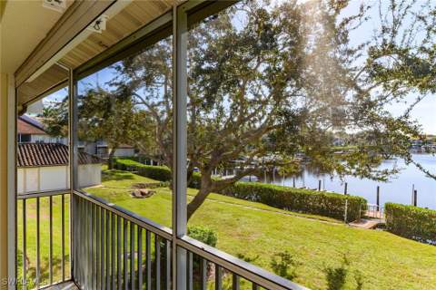 290 Newport Dr 107, Naples FL - photo 17 of 48