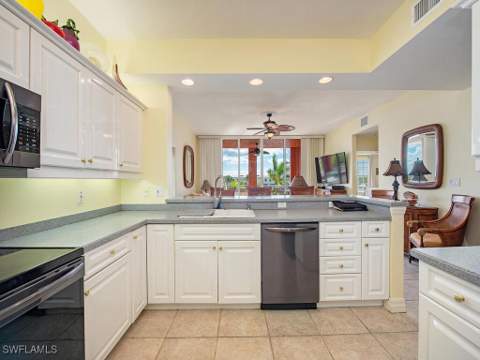 451 Bayfront Pl 5311, Naples FL - photo 8 of 22
