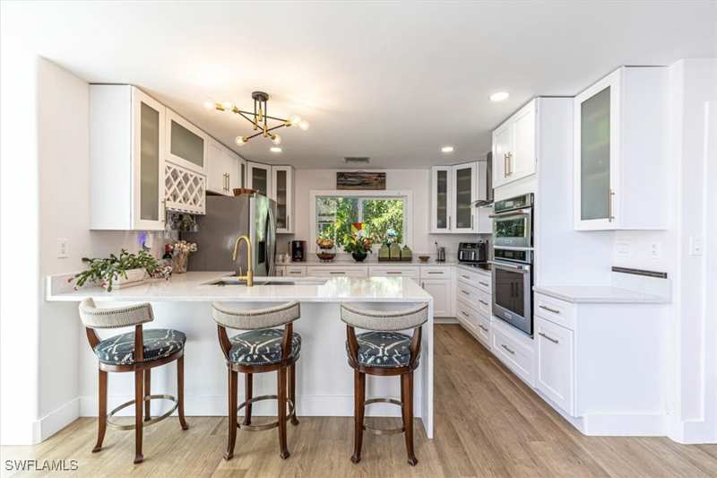 4 bedroom SingleFamilyResidence at 4310 McGregor Blvd, Waldens Riviera Estates, Fort Myers — photo 1