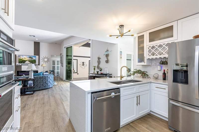 4 bedroom SingleFamilyResidence at 4310 McGregor Blvd, Waldens Riviera Estates, Fort Myers — photo 5