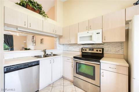 6625 Huntington Lakes Cir 203, Naples FL - photo 13 of 21