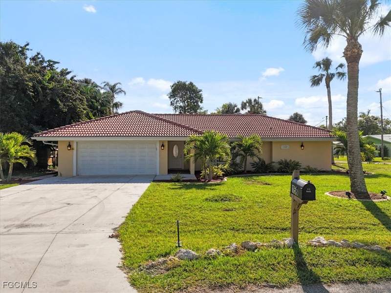 3 bedroom SingleFamilyResidence at 158 Dow Ln, North Fort Myers, North Fort Myers — photo 2