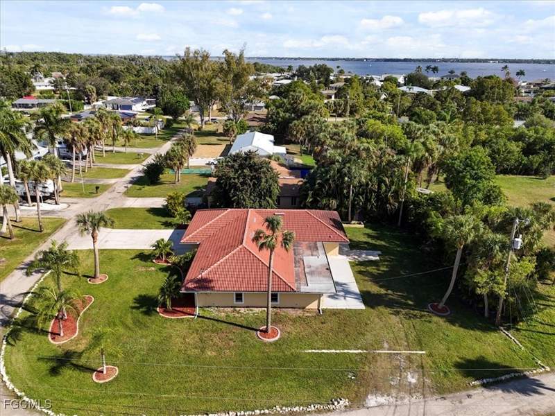 3 bedroom SingleFamilyResidence at 158 Dow Ln, North Fort Myers, North Fort Myers — photo 5