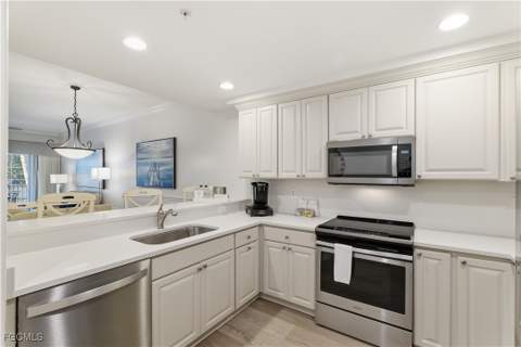 221 9th St S 217, Naples FL - photo 6 of 42