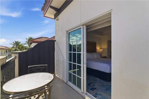 221 9th St S 403, Naples FL - photo 10 of 32