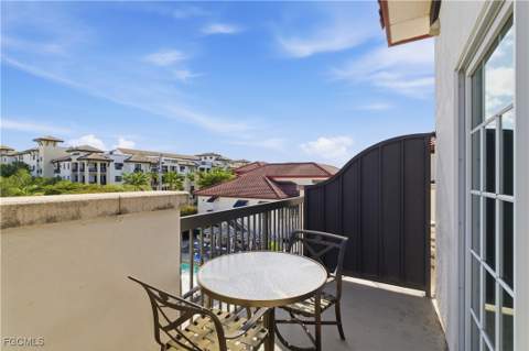 221 9th St S 403, Naples FL - photo 11 of 32