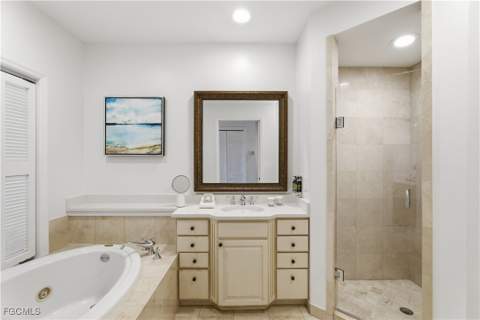 221 9th St S 403, Naples FL - photo 12 of 32