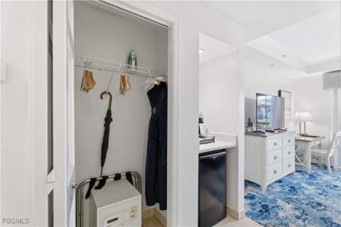 221 9th St S 403, Naples FL - photo 18 of 32