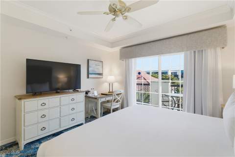 221 9th St S 403, Naples FL - photo 6 of 32