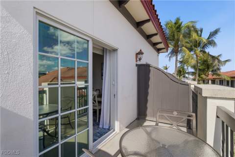 221 9th St S 403, Naples FL - photo 9 of 32