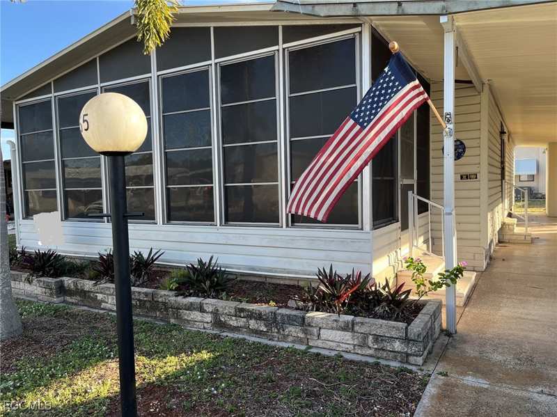 2 bedroom ManufacturedHome at 65 Sunset Cir, Horizon Village, North Fort Myers — photo 1