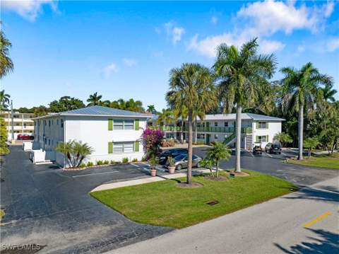 975 9th Ave S 1, Naples FL - photo 13 of 35
