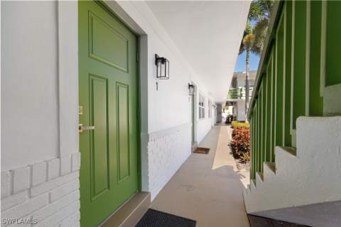 975 9th Ave S 1, Naples FL - photo 15 of 35