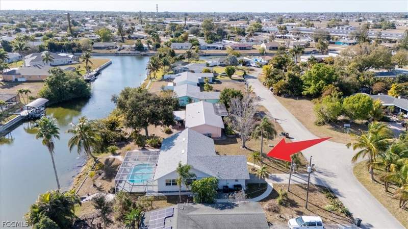 3 bedroom SingleFamilyResidence at 1302 NE 4th Ter, Cape Coral, Cape Coral — photo 4