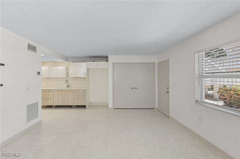 780 10th Ave S 4, Naples FL - photo 13 of 32