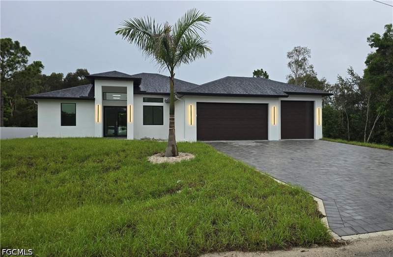 4 bedroom SingleFamilyResidence at 728 La Plata Ave, Mirror Lake Estates, Lehigh Acres — photo 2