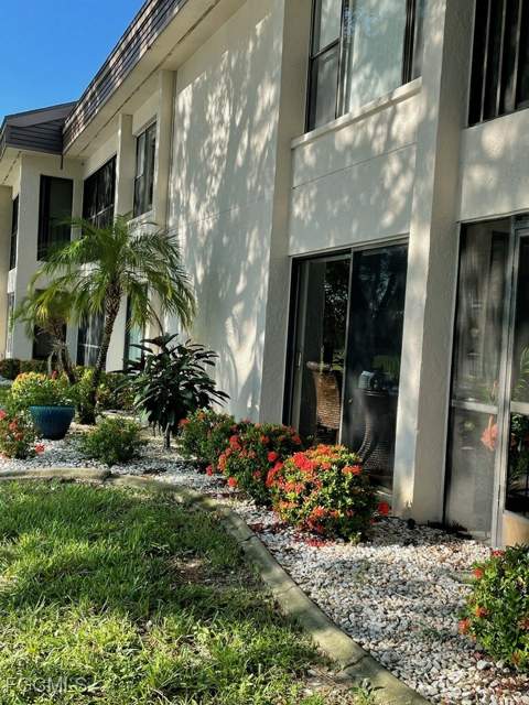 5650 Trailwinds Dr 111, Fort Myers FL - photo 21 of 28
