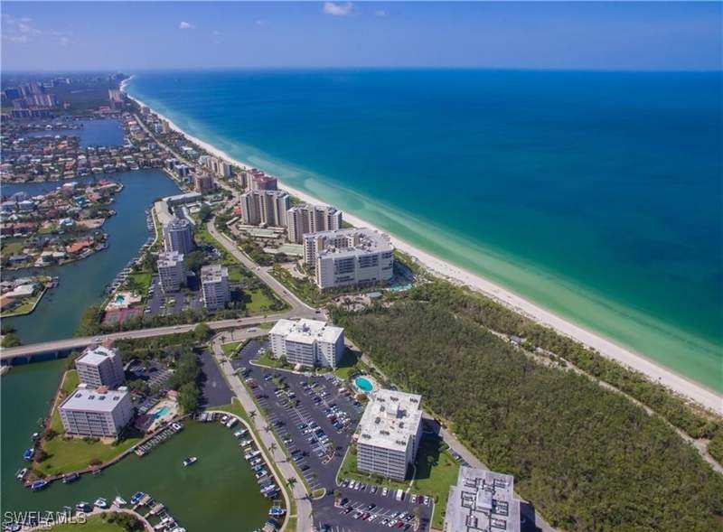 bedroom Condominium at 3 Bluebill Ave 405, Vanderbilt Towers, Naples — photo 3