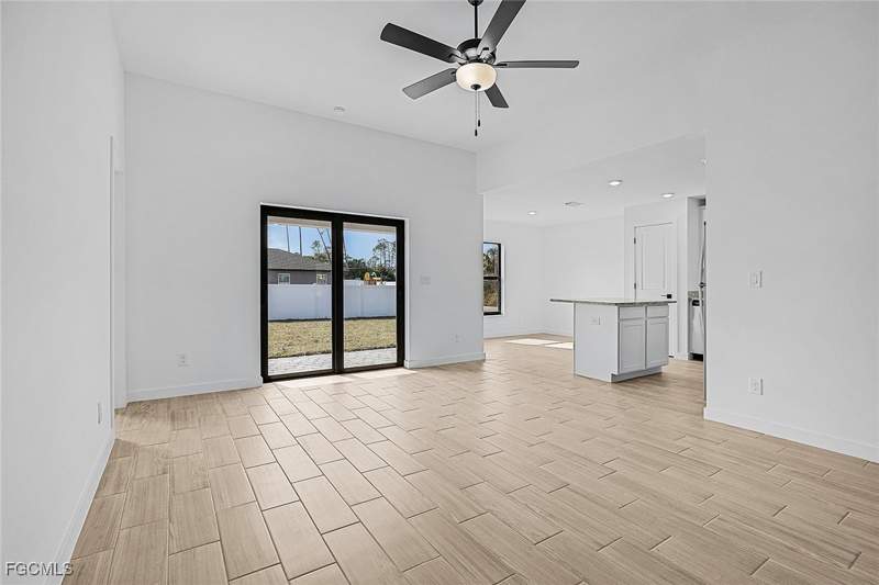 3 bedroom SingleFamilyResidence at 424 Parkdale Blvd, Mirror Lakes, Lehigh Acres — photo 5