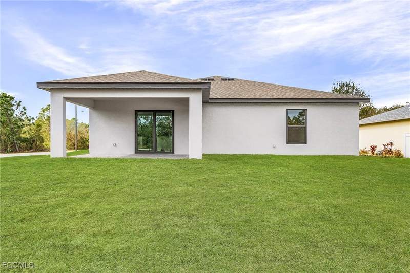 3 bedroom SingleFamilyResidence at 827 Rue Labeau Cir, Mirror Lakes, Fort Myers — photo 3