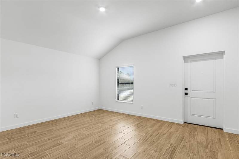 3 bedroom SingleFamilyResidence at 827 Rue Labeau Cir, Mirror Lakes, Fort Myers — photo 4