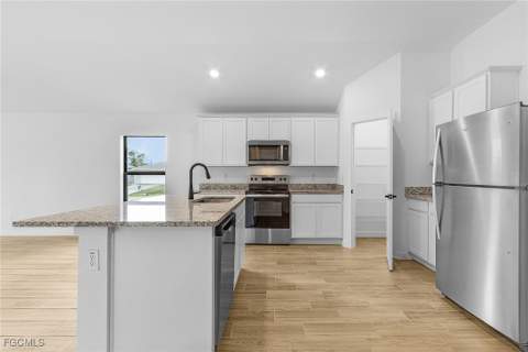827 Rue Labeau Cir, Fort Myers FL - photo 6 of 16