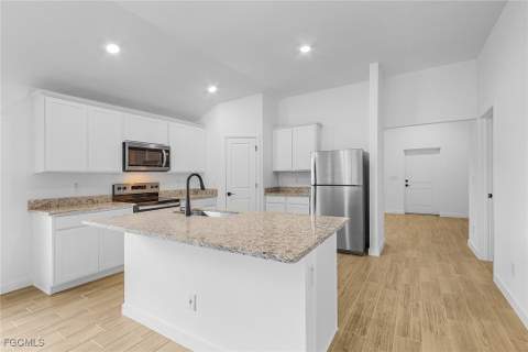 827 Rue Labeau Cir, Fort Myers FL - photo 7 of 16
