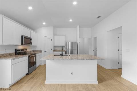 827 Rue Labeau Cir, Fort Myers FL - photo 8 of 16