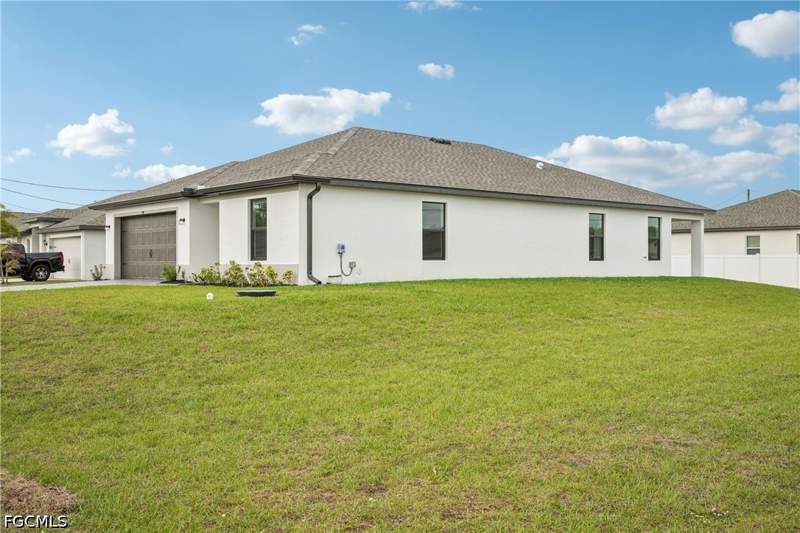 3 bedroom SingleFamilyResidence at 144 Blackstone Dr, Mirror Lakes, Fort Myers — photo 4