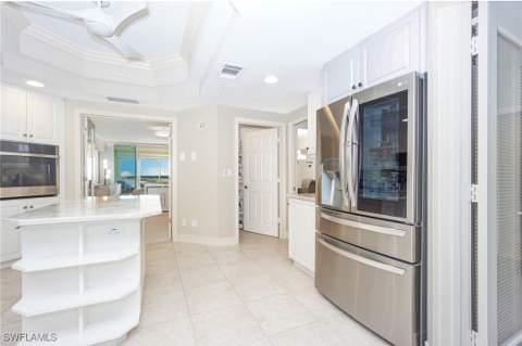 435 Dockside Dr B803, Naples FL - photo 18 of 37