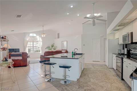 2121 SE 5th Ct, Cape Coral FL - photo 10 of 31
