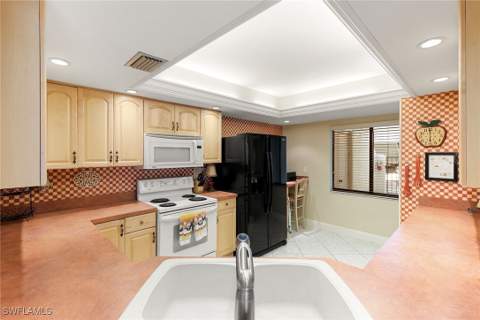 592 Beachwalk Cir N102, Naples FL - photo 13 of 34