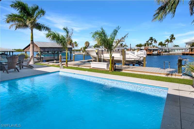 3 bedroom SingleFamilyResidence at 190 Tahiti Cir, Isles Of Capri, Naples — photo 1