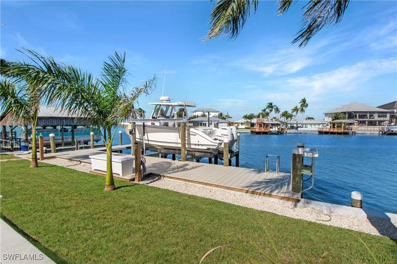 3 bedroom SingleFamilyResidence at 190 Tahiti Cir, Isles Of Capri, Naples — photo 4