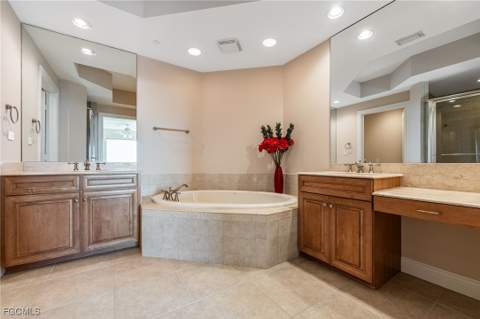 4192 Bay Beach Ln 881, Fort Myers Beach FL - photo 22 of 40