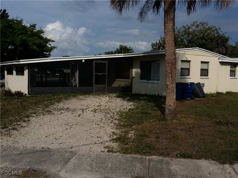 6 bedroom SingleFamilyResidence at 950 Lakeview Dr, Tropic Isles, North Fort Myers — photo 1