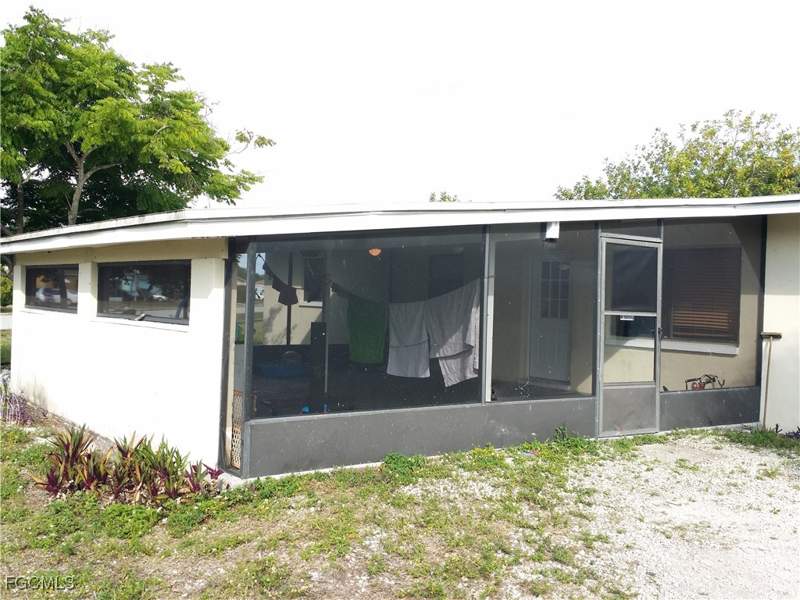 6 bedroom SingleFamilyResidence at 950 Lakeview Dr, Tropic Isles, North Fort Myers — photo 2