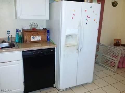 950 Lakeview Dr, North Fort Myers FL - photo 8 of 42