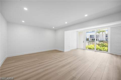 333 Harbour Dr 109, Naples FL - photo 15 of 37